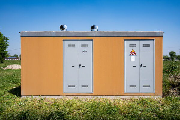 Cabina elettrica ENEL DG2061 Ed. 9 – satellite, vista frontale