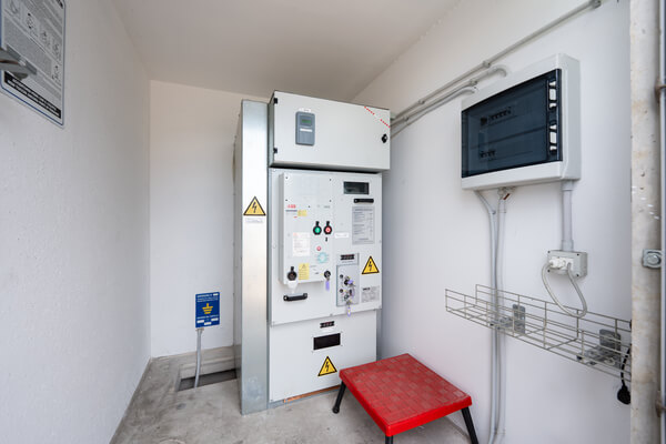 Cabina elettrica prefabbricata di ricezione 2 metri, interno con quadro di media tensione