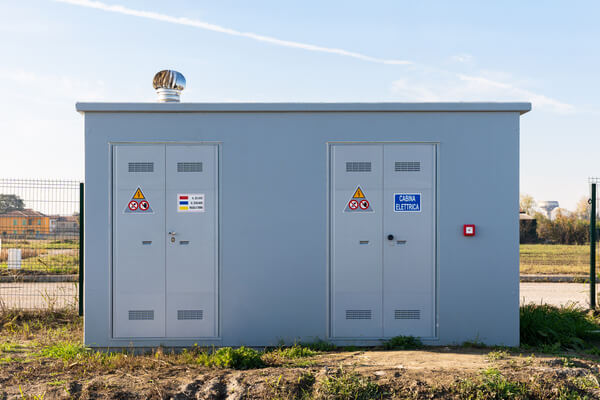 Cabina elettrica prefabbricata MT/BT per potenze fino a 800 kVA, vista frontale