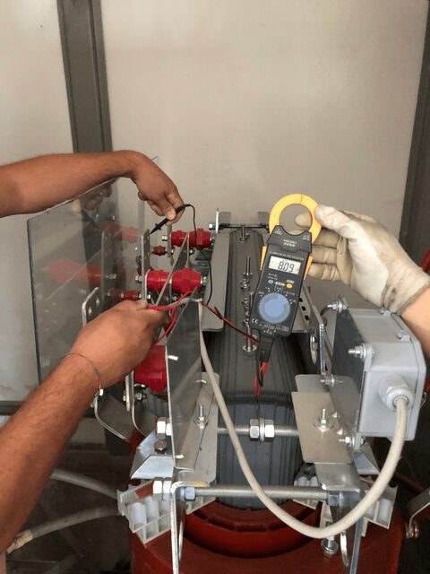 Misure di isolamento sul trasformatore in resina in cabina elettrica