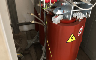 Trasformatore in resina in cabina durante il test