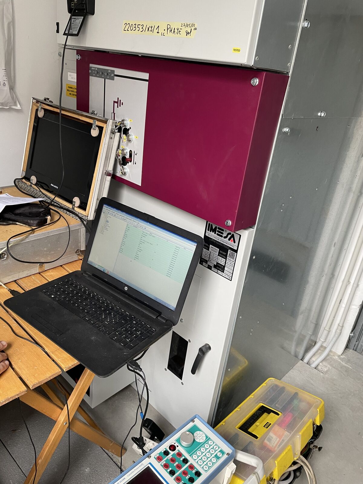 Cassetta prova relè collegata al quadro di media tensione per la taratura
