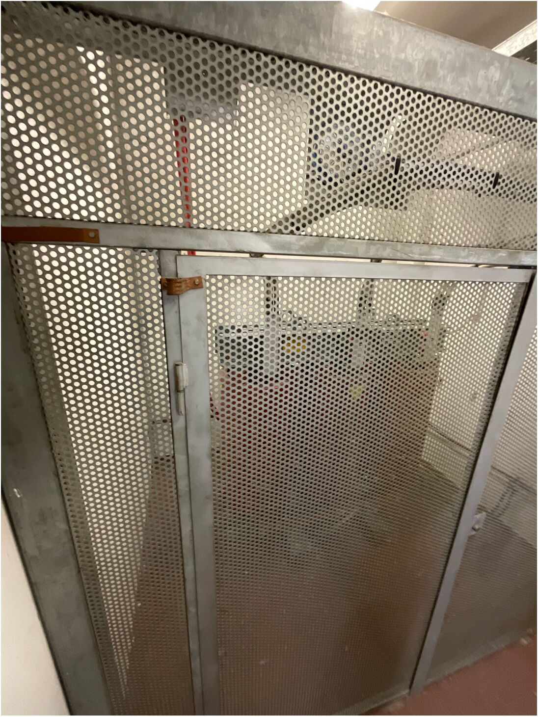 Box di protezione in lamiera forata del trasformatore