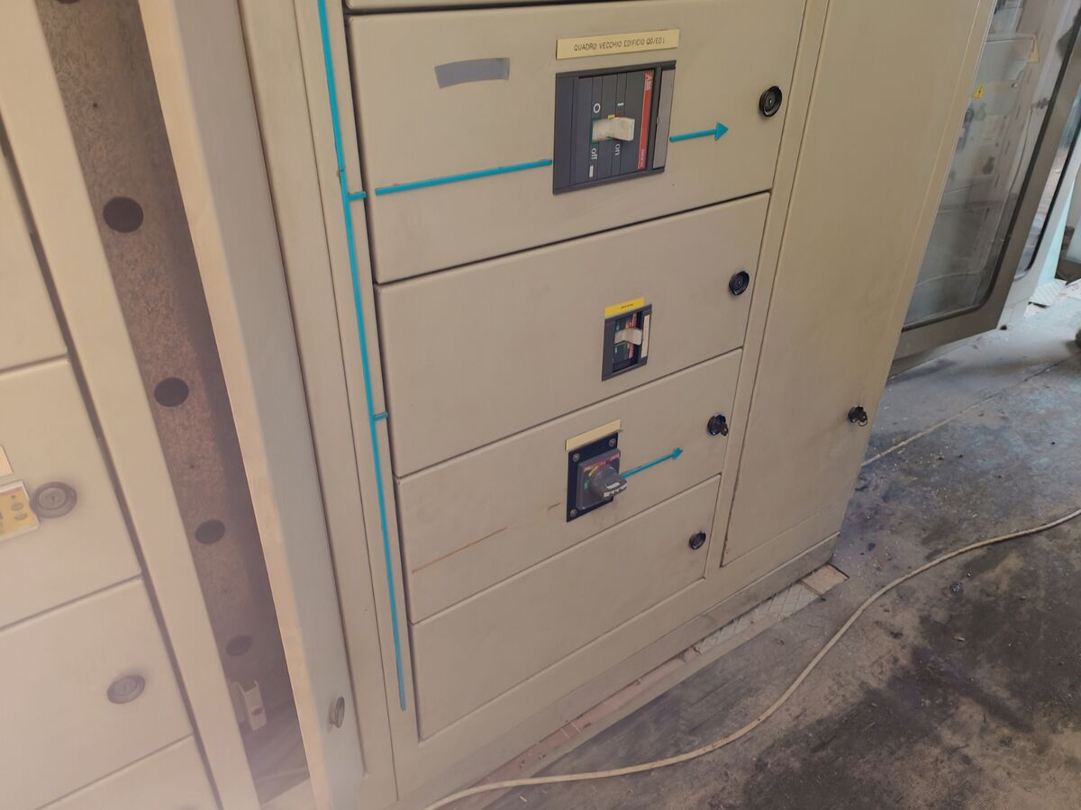 nuovo interruttore su qbt esistente Quadro elettrico nella cabina