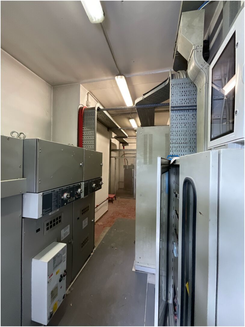 Interno della cabina elettrica con i quadri